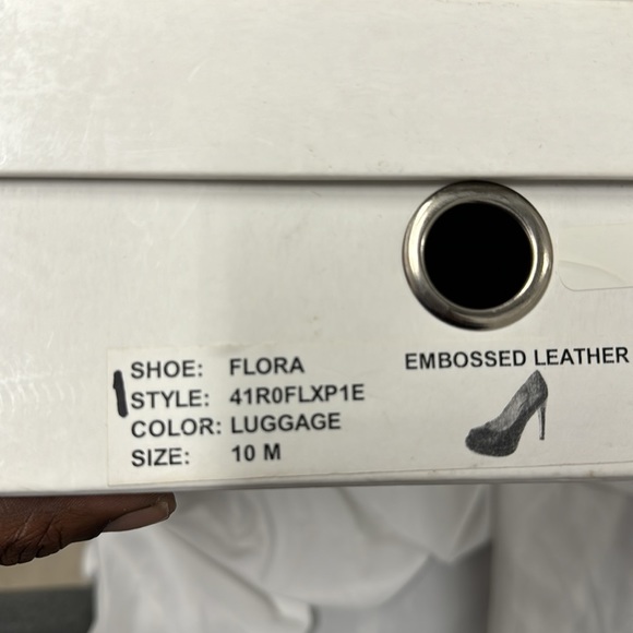 NEW Michael Kors Heels - Picture 6 of 7